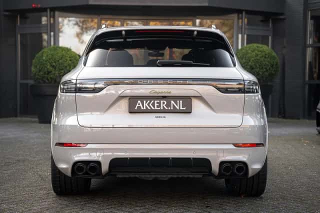 Porsche Cayenne E-Hybrid (2023) thumbnail 22