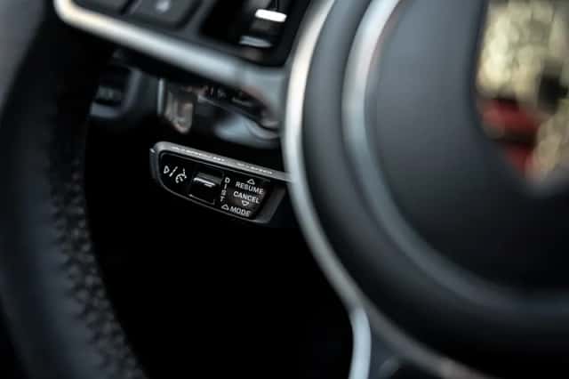 Porsche Cayenne E-Hybrid (2023) thumbnail 23