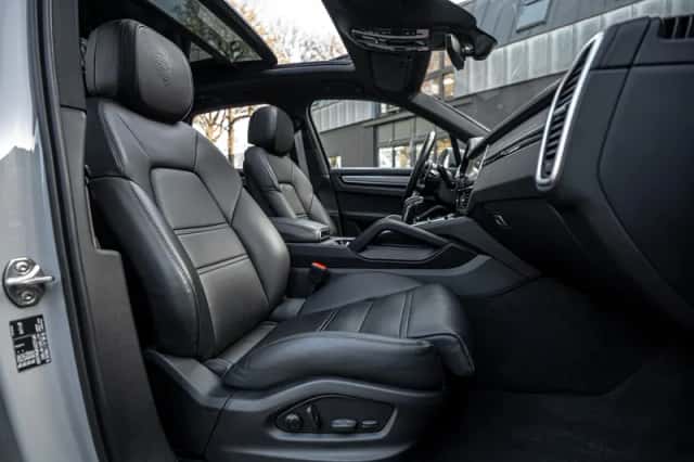 Porsche Cayenne E-Hybrid (2023) thumbnail 4