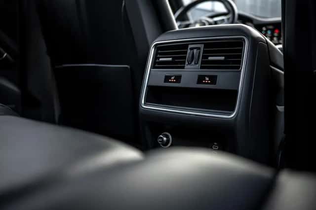 Porsche Cayenne E-Hybrid (2023) thumbnail 33