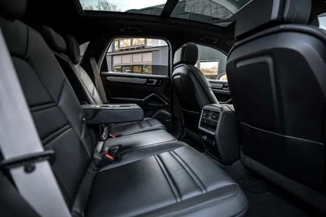 Porsche Cayenne E-Hybrid (2023) thumbnail 5