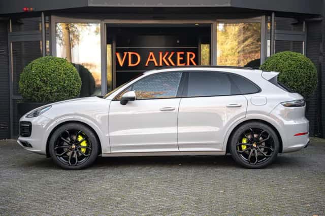 Porsche Cayenne E-Hybrid (2023) thumbnail 6