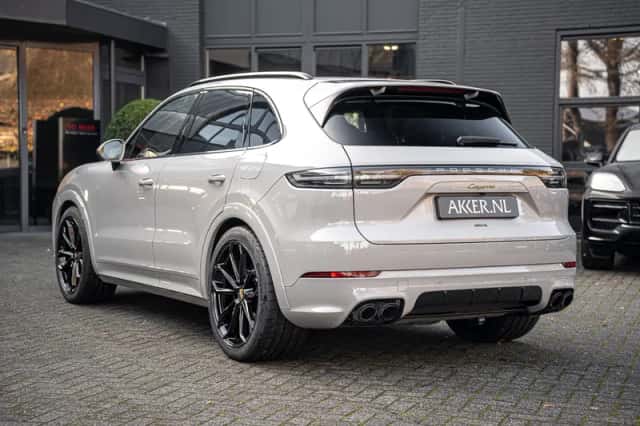 Porsche Cayenne E-Hybrid (2023) thumbnail 10