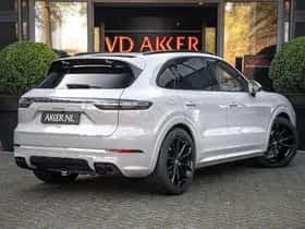 Porsche Cayenne E-Hybrid (2023) thumbnail 2