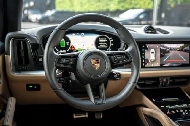 Porsche Cayenne E-Hybrid (2025) thumbnail 16