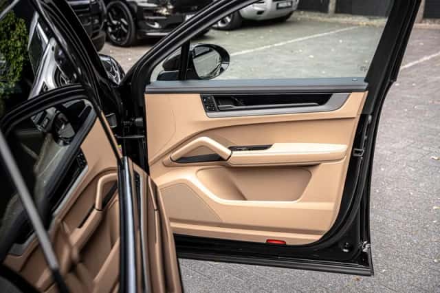 Porsche Cayenne E-Hybrid (2025) thumbnail 26