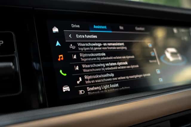 Porsche Cayenne E-Hybrid (2025) thumbnail 33