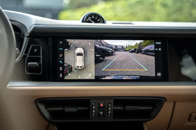 Porsche Cayenne E-Hybrid (2025) thumbnail 7