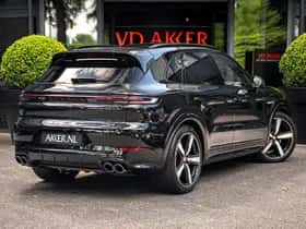 Porsche Cayenne E-Hybrid (2025) thumbnail 2