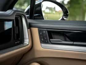 Porsche Cayenne E-Hybrid (2025) thumbnail 18