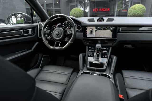 Porsche Cayenne (2022) thumbnail 3