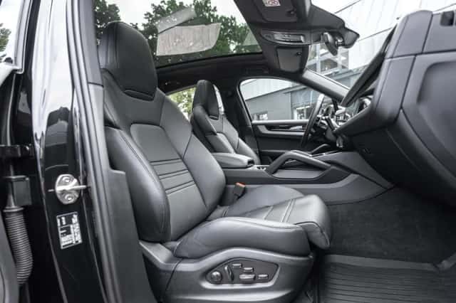 Porsche Cayenne E-Hybrid (2025) thumbnail 4