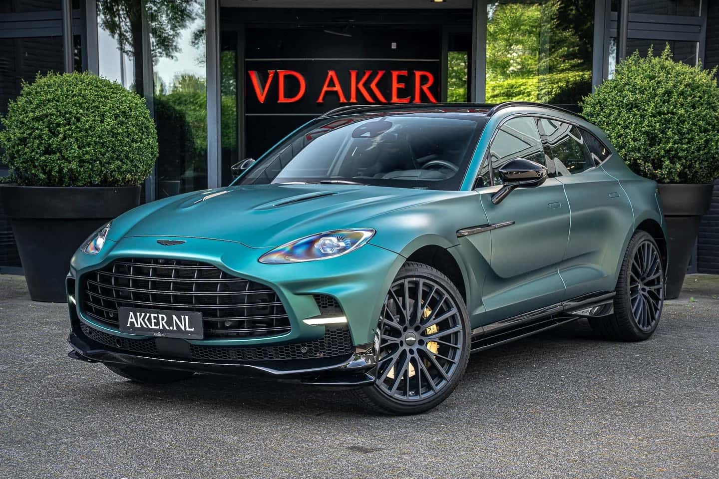 Aston Martin DBX707 (2023) — foto 1