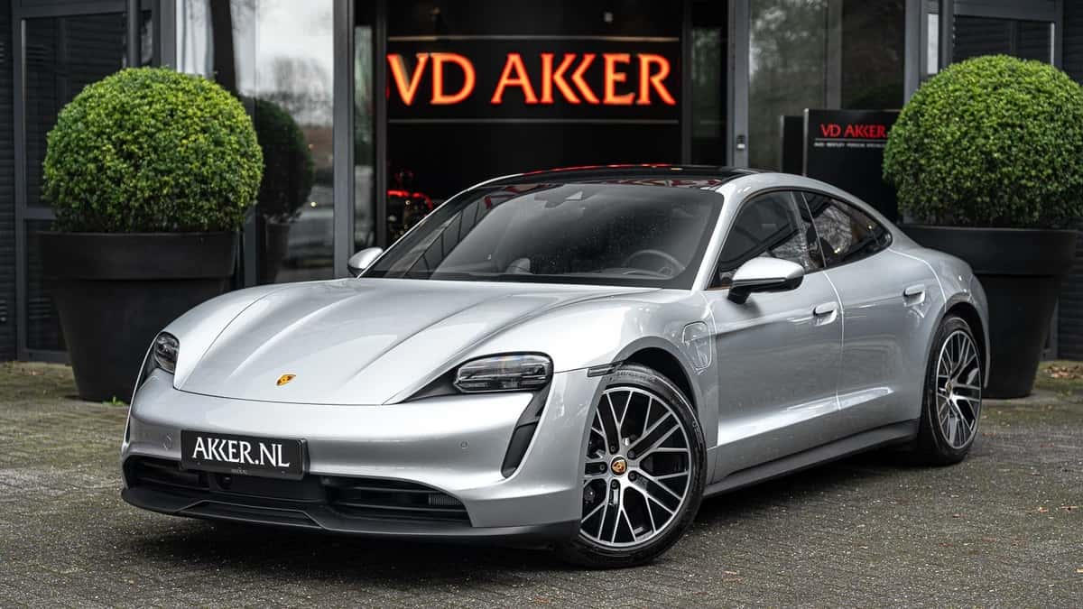 Porsche Taycan (2023) — foto 1