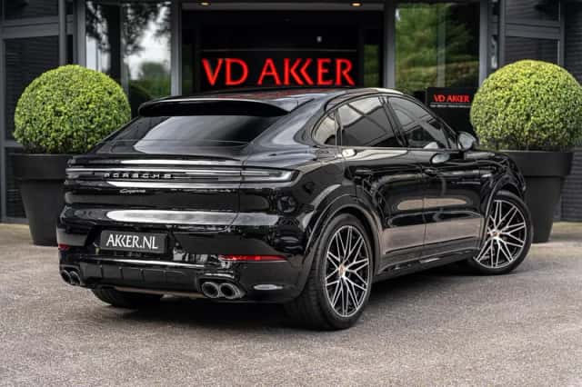 Porsche Cayenne E-Hybrid (2025) thumbnail 2