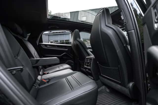 Porsche Cayenne E-Hybrid (2025) thumbnail 5