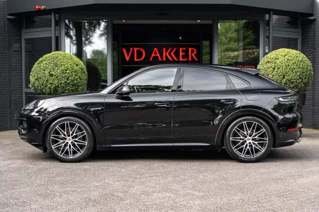 Porsche Cayenne E-Hybrid (2025) thumbnail 6