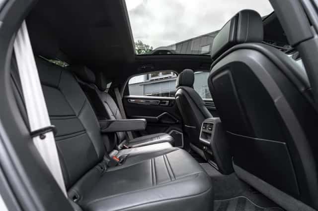 Porsche Cayenne (2022) thumbnail 5