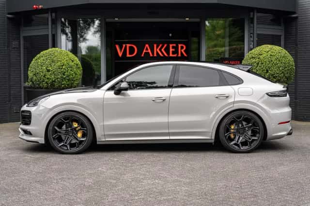 Porsche Cayenne (2022) thumbnail 6