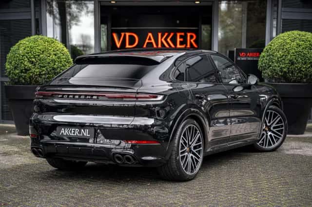 Porsche Cayenne E-Hybrid (2025) thumbnail 2