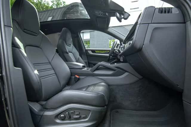 Porsche Cayenne E-Hybrid (2024) thumbnail 4