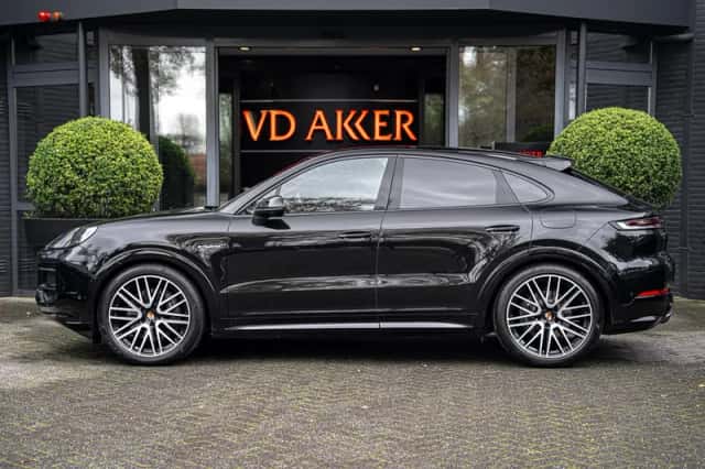 Porsche Cayenne E-Hybrid (2025) thumbnail 6