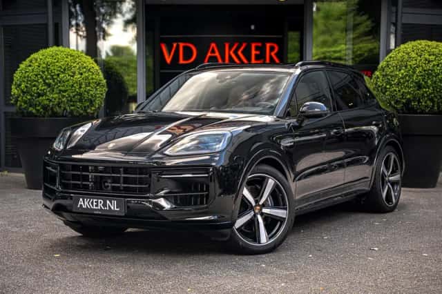Porsche Cayenne E-Hybrid (2025) thumbnail 1