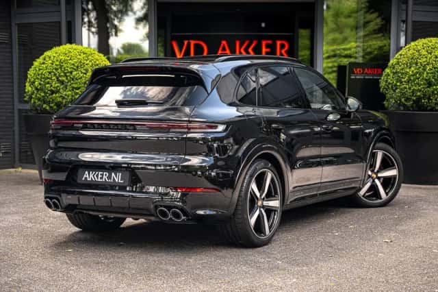 Porsche Cayenne E-Hybrid (2025) thumbnail 2