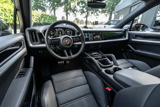 Porsche Cayenne (2026) thumbnail 3