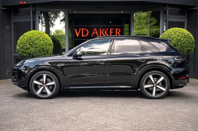 Porsche Cayenne E-Hybrid (2025) thumbnail 6