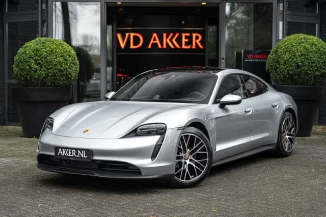 Porsche Taycan (2023) thumbnail 1