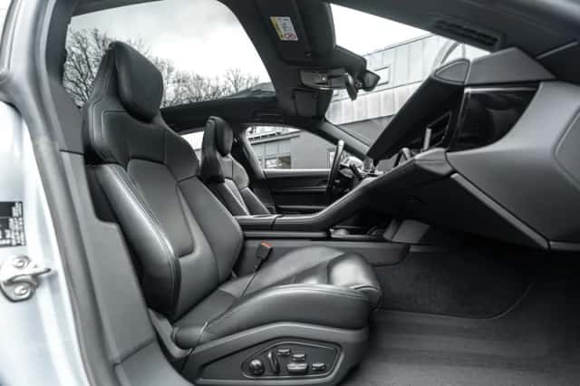 Porsche Taycan (2023) thumbnail 4