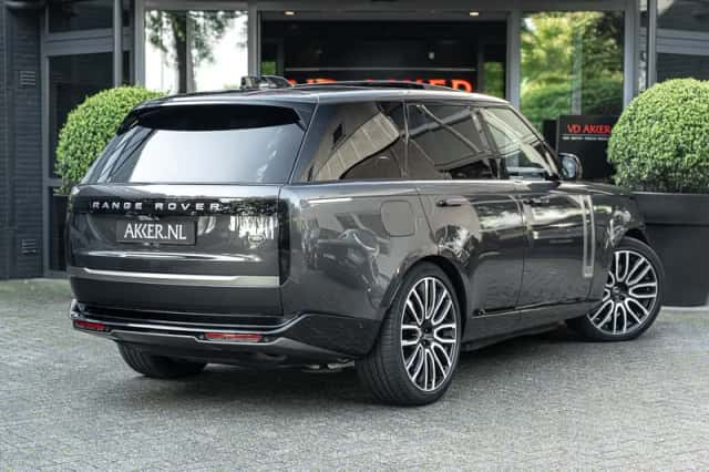 Land Rover Range Rover (2023) thumbnail 2