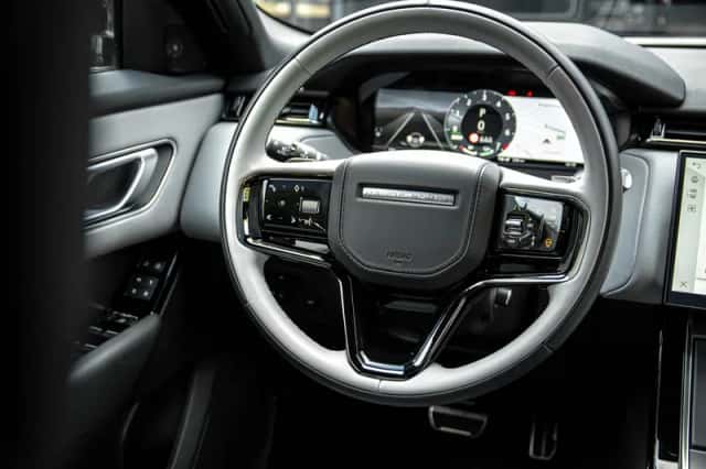 Range Rover Velar P400e Dynamic HSE (2024) thumbnail 30