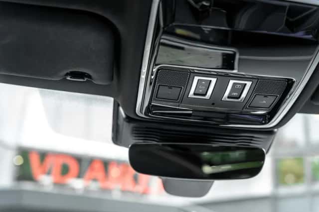 Range Rover Velar P400e R-Dynamic S (2024) thumbnail 11