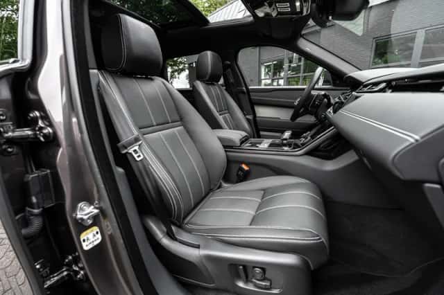 Range Rover Velar P400e R-Dynamic S (2024) thumbnail 4