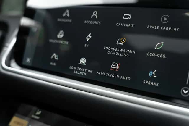 Range Rover Velar P400e R-Dynamic S (2024) thumbnail 31