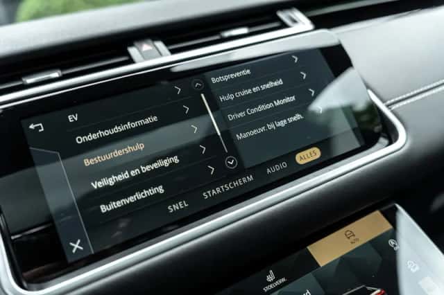 Range Rover Velar P400e R-Dynamic S (2024) thumbnail 34