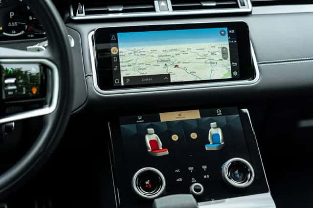 Range Rover Velar P400e R-Dynamic S (2024) thumbnail 8