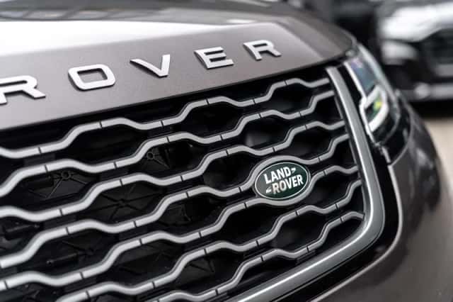 Range Rover Velar P400e R-Dynamic S (2024) thumbnail 9