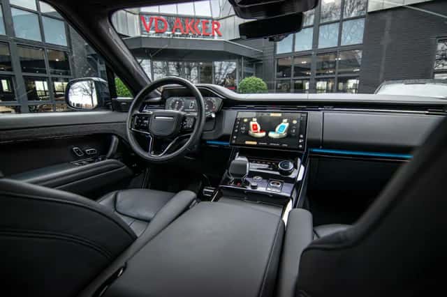 Land Rover Range Rover Sport (2023) thumbnail 3