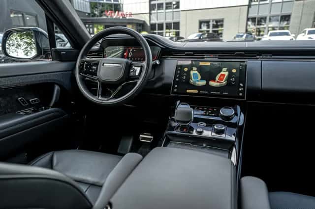 Land Rover Range Rover Sport (2023) thumbnail 3