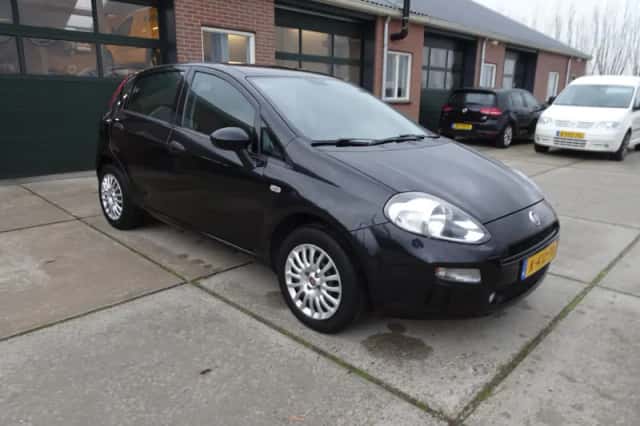 Fiat Punto (2017) thumbnail 3