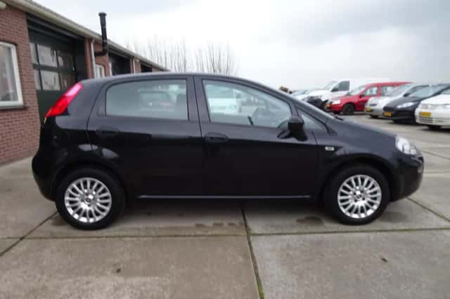 Fiat Punto (2017) thumbnail 4
