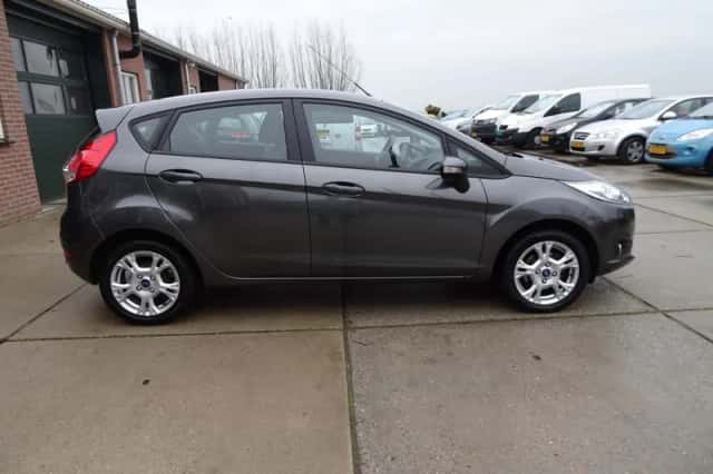 Ford Fiesta (2016) thumbnail 4