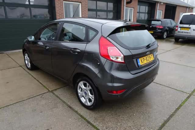 Ford Fiesta (2016) thumbnail 5