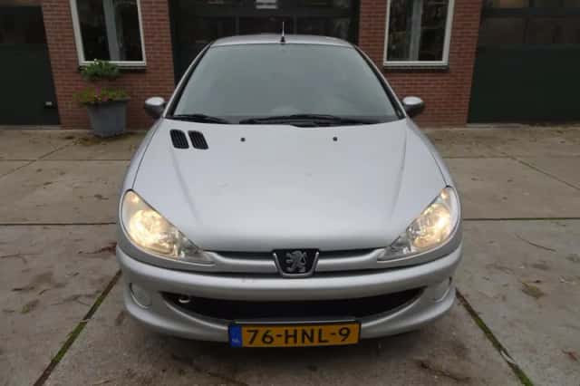 Peugeot 206 (2009) thumbnail 2