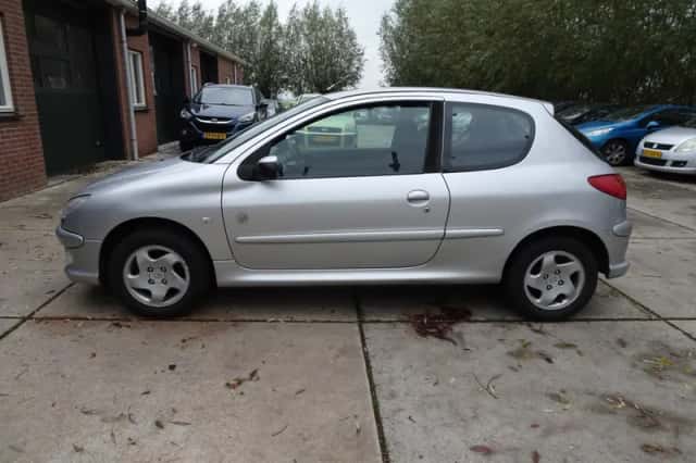 Peugeot 206 (2009) thumbnail 3