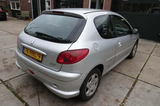 Peugeot 206 (2009) thumbnail 6