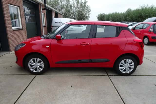 Suzuki Swift (2019) thumbnail 4
